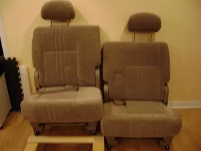 New condition It is a factory OEM Genune third row car Gray cloth fabric seats for a Toyota Sienna 1...