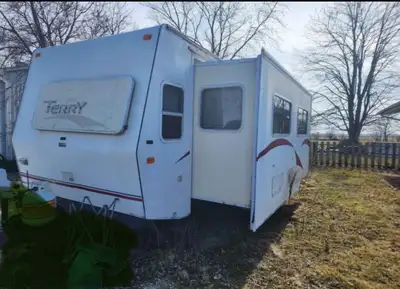 27' trailer with 1 pullout Used all summer til October Well maintained, selling as not needed anymor...