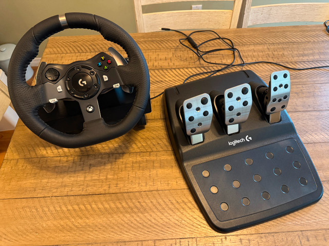 Racing wheel for PC or Xbox One, S, or X in Older Generation in Kitchener / Waterloo
