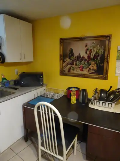 Nice, bright room in the good house, safe area.
