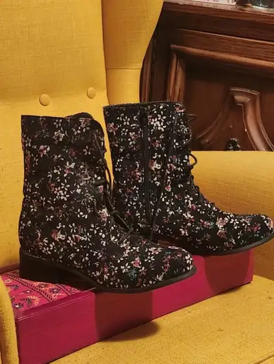 Women's Floral winter boots, View more