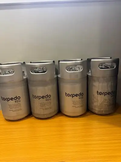 4 Torpedo 10L (2.6 US gallon) stainless steel kegs. Stackable design. Ball lock connections. 304 sta...