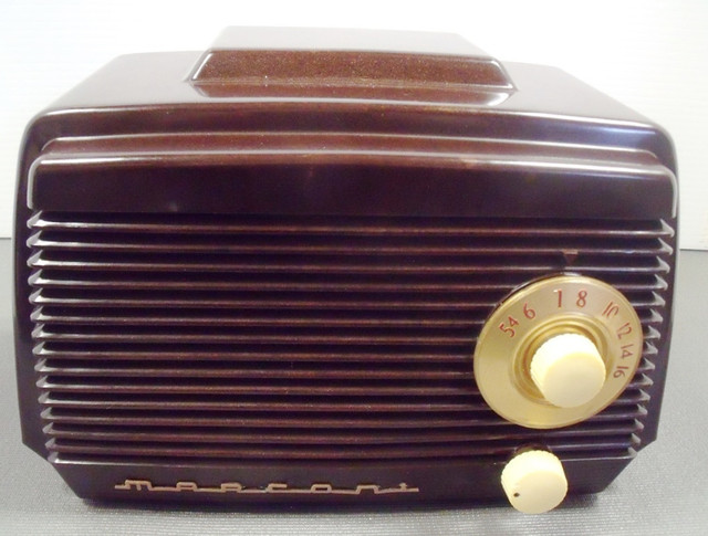 MARCONI TUBE RADIO MODEL 355 (1952) in Arts & Collectibles in Lethbridge