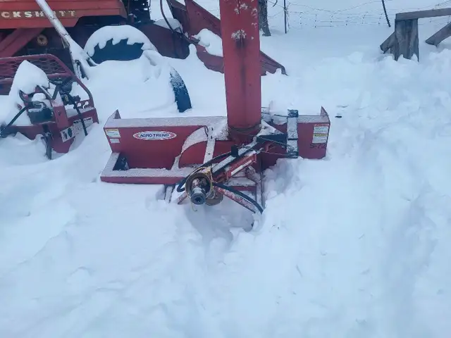 Loader tractors snow blower in Other in Pembroke - Image 6