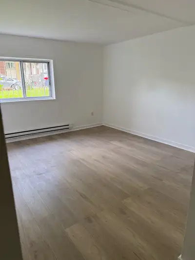 Appartement 3 1/2 entièrement rénové – Saint-Léonard – Disponibl