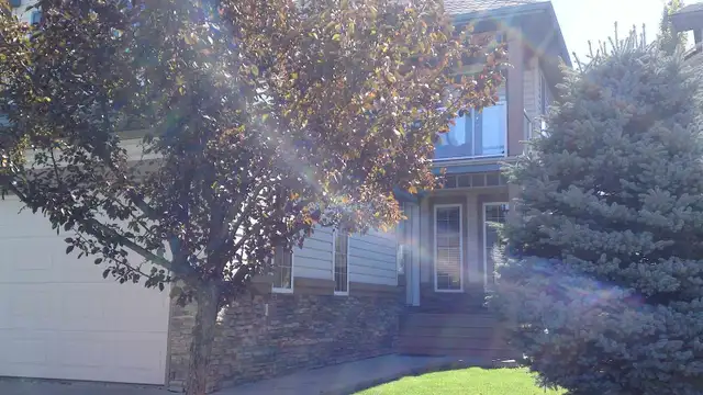️ Furnished Room with Mountain Views – Tuscany, NW Calgary