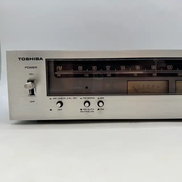 Toshiba ST-335 Vintage Stereo AM/FM Tuner in Stereo Systems & Home Theatre in City of Toronto - Image 3
