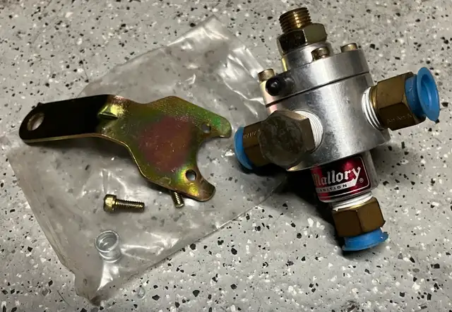 Edelbrock Torker II 2.O BBC oval port intake manifold in Engine & Engine Parts in Markham / York Region - Image 8