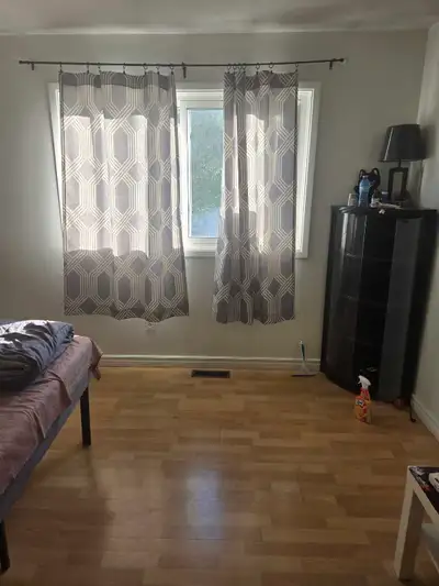 4 bedroom upper level 1.5 washroom 1 kitchen 1 Big living room 1 family room Is available for rent i...