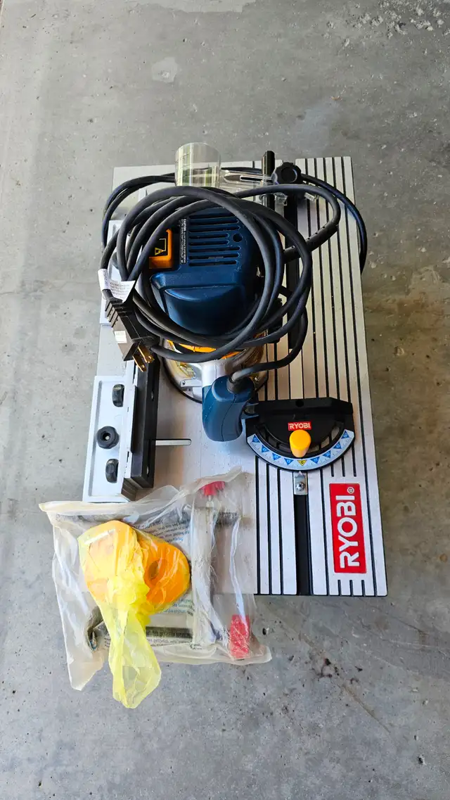 1 1/2 HP Ryobi router and matching table in Power Tools in Regina - Image 5