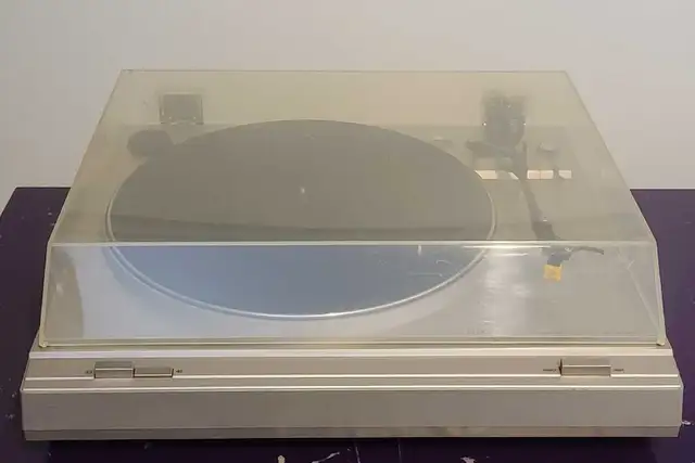 Luxman turntable560638874647930882