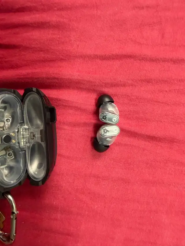 selling iPhone 15 pro max , Beats Studio buds and solo buds  in General Electronics in Mississauga / Peel Region - Image 8