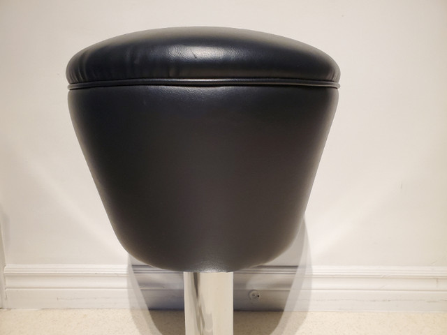 Spa Vanity Stool Gorgeous Vtg Model - From Southbeach Miami MINT in Chairs & Recliners in Grand Bend - Image 2