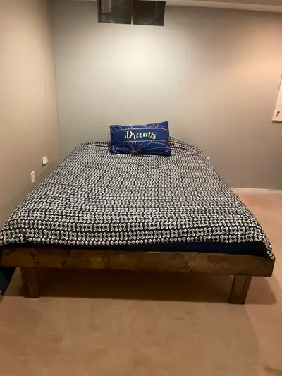 Room for rent in basement/ share with men