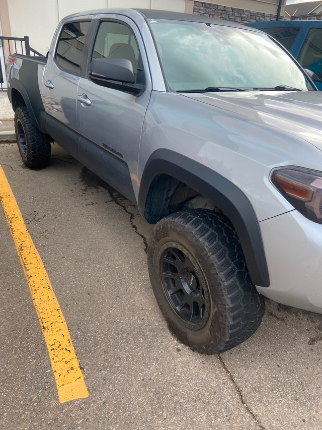 Toyota Tacoma 2018 in Cars & Trucks in Strathcona County - Image 4