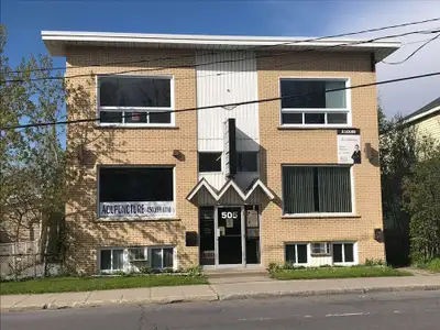 Bureau / local à louer idéal pour professionnels ou compagnie voulant un pied à terre. Salle d’atten...