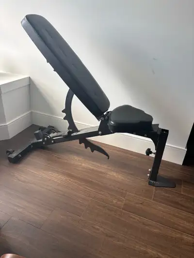 Great condition! You’re going to marvel at the many angles you can achieve with this bench! From dec...