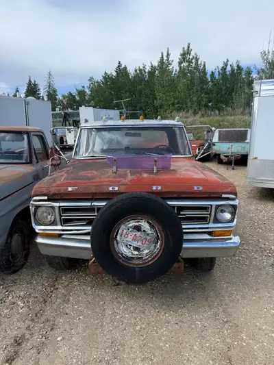 1972 Ford F-250 Bought with a bunch of trucks Don’t know much about it Does not run, well maybe it d...