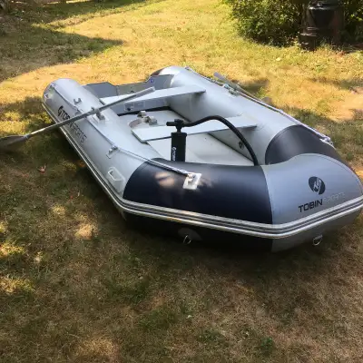 4 years old, was used as sailboat tender for 2 seasons No leaks 11’ long overall (9’ bow to transom)...