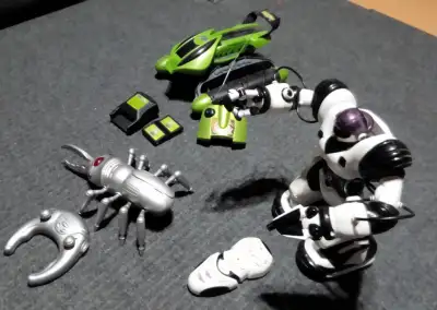 Jouets radioguidé au choix $60 chacun Robosapien Véhicule tout terrain 4 saisons amphibie Terrain Tw...