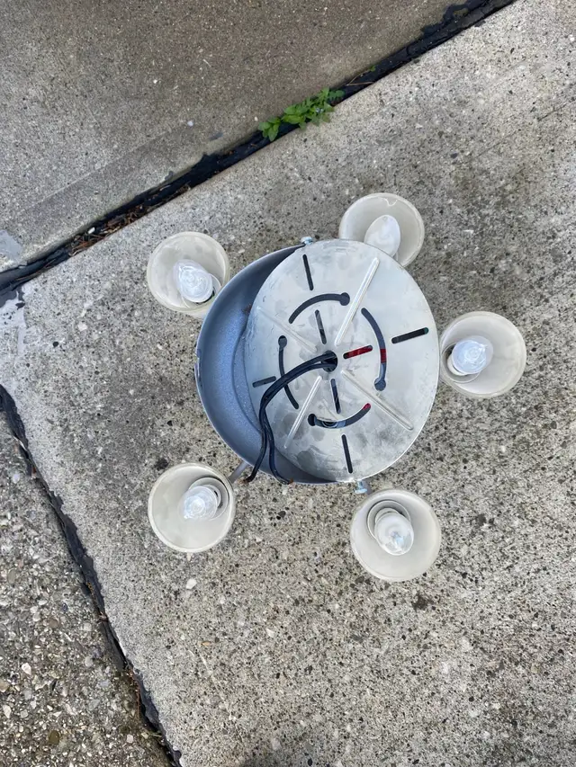 Used 5 Bulb Light Fixture Gray Works in Indoor Lighting & Fans in St. Albert - Image 4