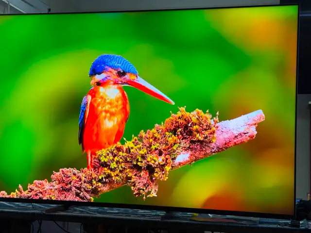Samsung 85 inches 4K smart like new here in TVs in Ottawa - Image 3