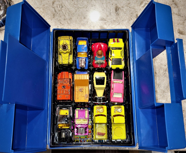 MATCHBOX CARS CARRYING CASE WITH 24 CARS 1:64 in Toys & Games in Guelph