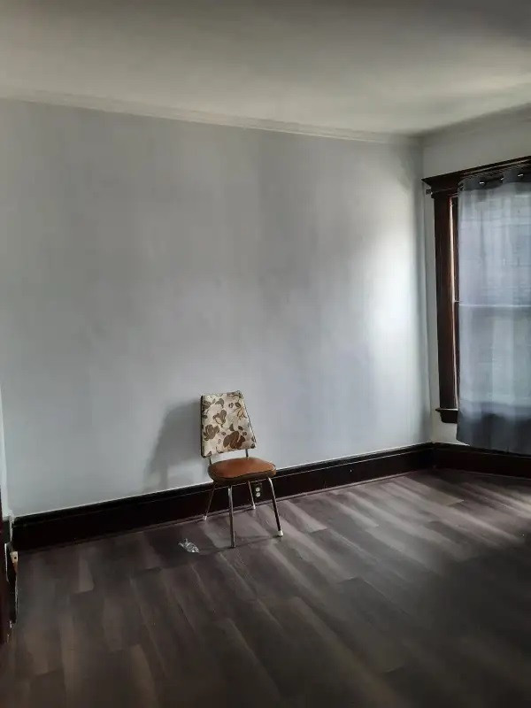 3 Bedrooms House Available for Rent 421 Wyandotte st W Windsor in Room Rentals & Roommates in Windsor Region - Image 3