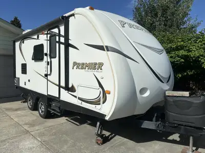 2013 Premier Ultralight by Bullet: Model 19FBRP. Bullet:Shipping weight, 4168lbs. Total ext. length,...