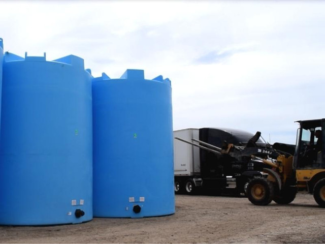 3000 USG Vertical Tanks - Water and Fertilizer Storage in Outdoor Tools & Storage in London - Image 2