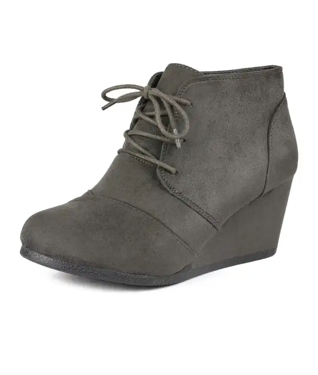 2 for 1 NEW Clark’s Suede Boots63654761406979124
