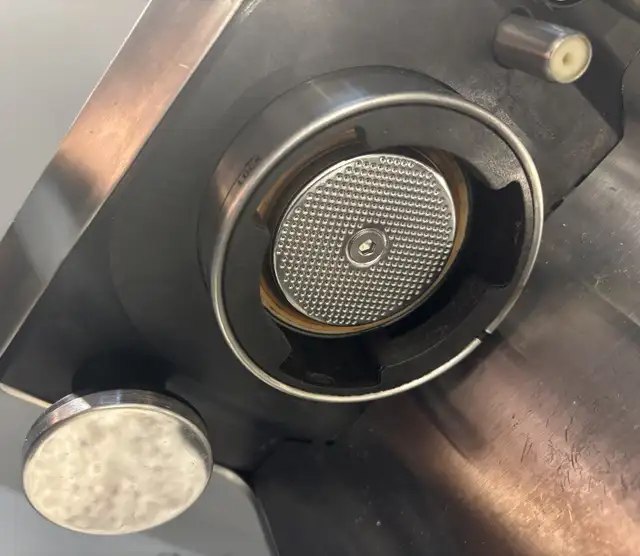 Breville Espresso Machine with Infuser (BES840XL) in Coffee Makers in Downtown-West End - Image 4