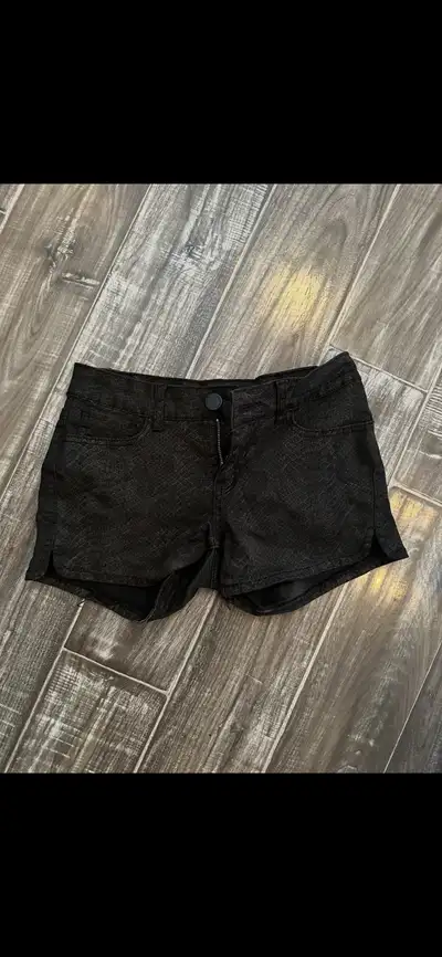 Women’s Shorts Size 1/2, View more
