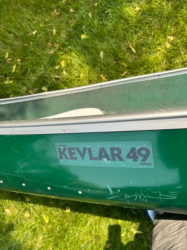 16 Foot Kevlar Canoe in Canoes, Kayaks & Paddles in City of Toronto - Image 4