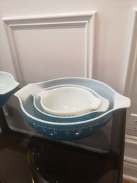 Pyrex Snowflake Blue Garland Mixing Bowl Set, 4 Piece Cinderella