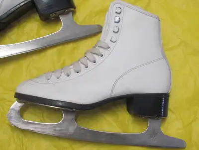 CCM Figure Skates Size-7 (Inner Length 23cm / 9'') Dwight, View more