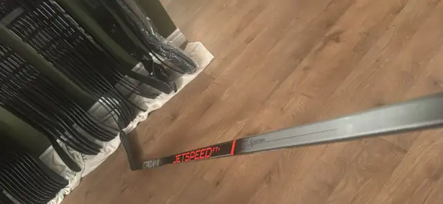 NEW hockey sticks / CCM jets perf ft+ in Hockey in Gatineau - Image 3
