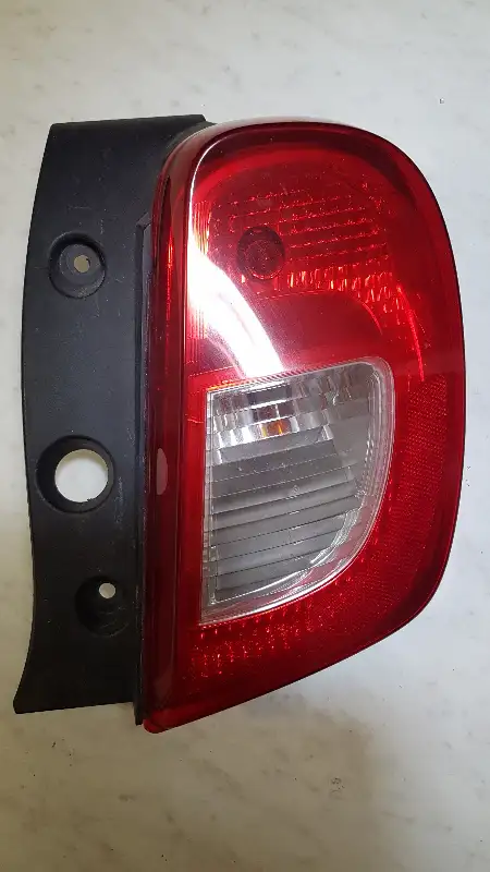 Lumières arrières Nissan Micra Tail Lights 2015-2019 OEM in Auto Body Parts in Longueuil / South Shore - Image 3