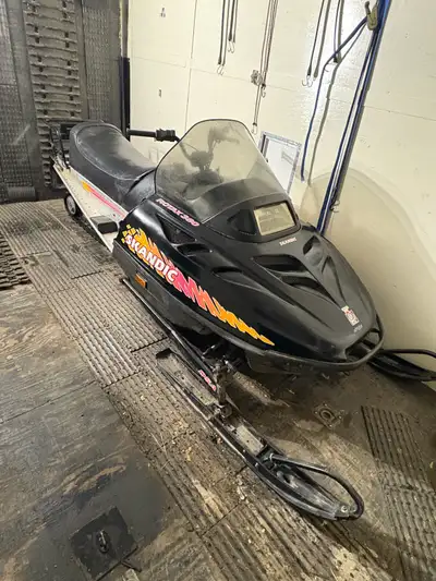 1996 skidoo skandic 380, two person seat, rear cargo rack, hitch, fancooled heated grips, 136 inch t...