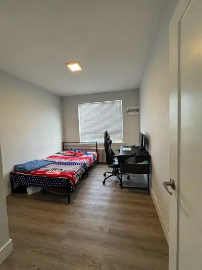 spacious private room to rent in East York