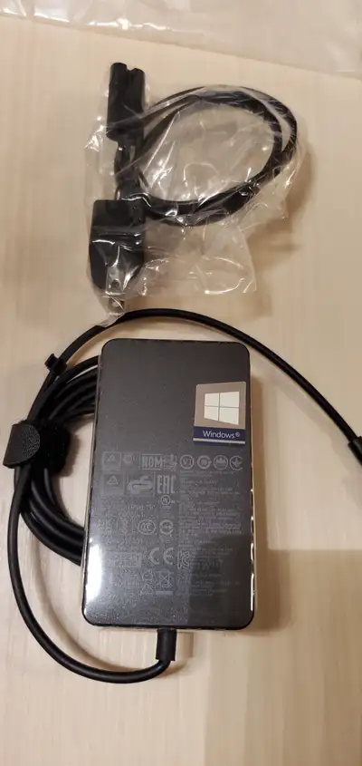 Je parle francais aussi -Selling BRAND NEW IN BOX Surface Pro Charger,65W Microsoft Surface Charger...