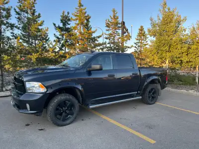 2019 Dodge Ram 1500 Classic, 5.7 Hemi, Automatic, 4x4, 4dr, Black out Edition, This fully loaded inc...