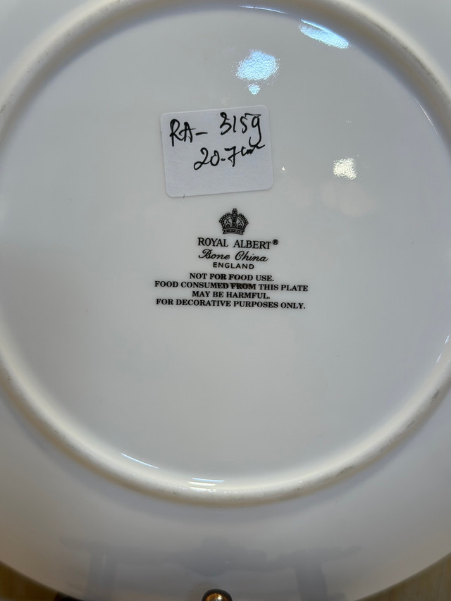 Royal Albert Bone China England decorative plate / Christmas pla in Kitchen & Dining Wares in Hamilton - Image 4