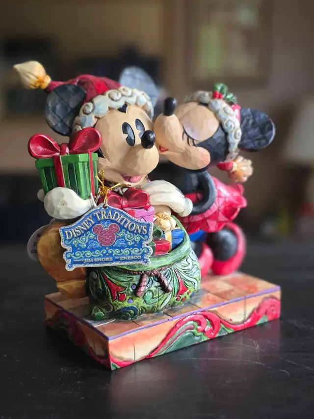 Disney Traditions Jim Shore Mickey & Minnie Figurine in Arts & Collectibles in Mississauga / Peel Region - Image 2