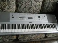 Yamaha DGX-220 Keyboard