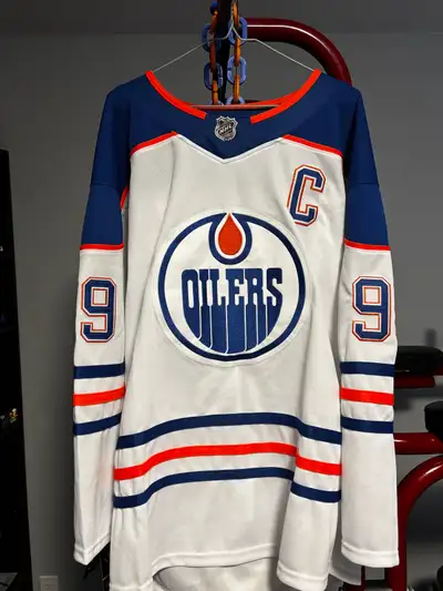 NEW OILERS GRETZKY JERSEY / WHITE / SIZE L / 52 / $80, View more