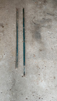 5 ft (aprox) steel t posts 3pcs