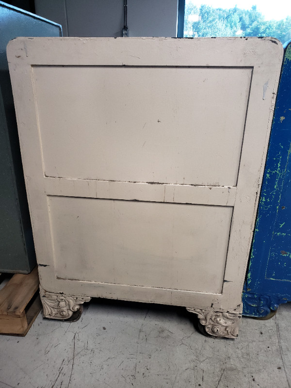 Large Heavy Antique Safe in Storage & Organization in Barrie - Image 2