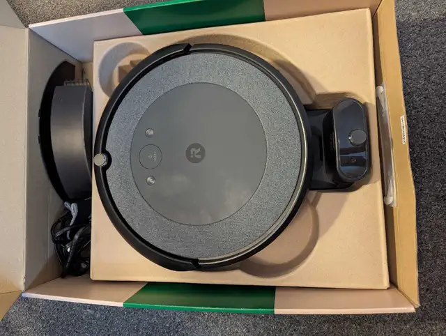 Roomba i5 in Vacuums in Winnipeg - Image 3