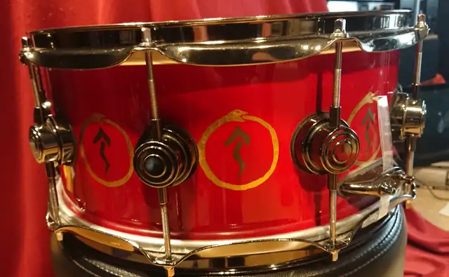 NEIL PEART DW SNARE DRUM SNAKES & ARROWS in Drums & Percussion in Windsor Region - Image 4